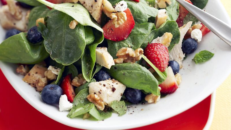 Skinny Nut and Berry Salad Toss