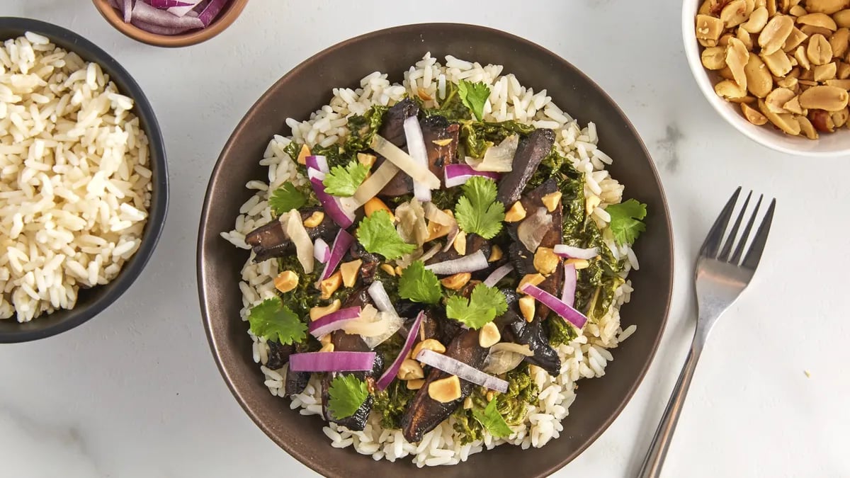 Spicy Peanut Kale Bowl