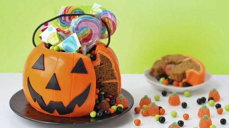 Halloween Pumpkin Surprise Cake