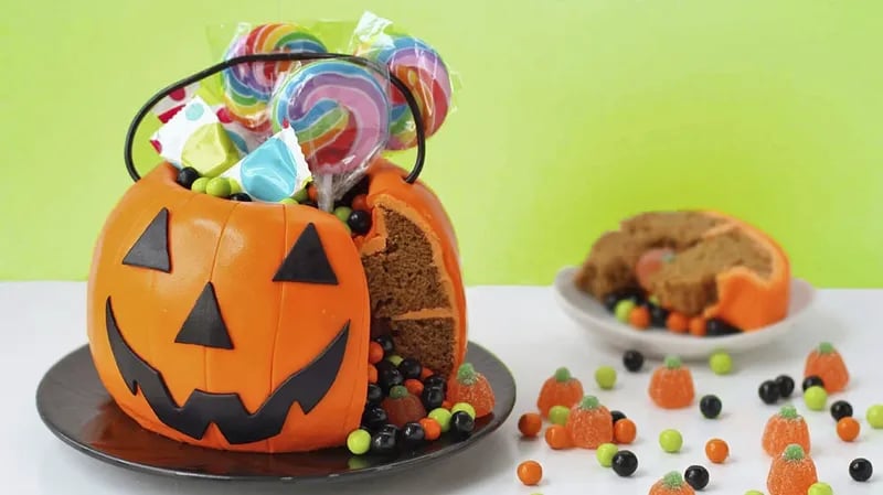 Halloween Pumpkin Surprise Cake