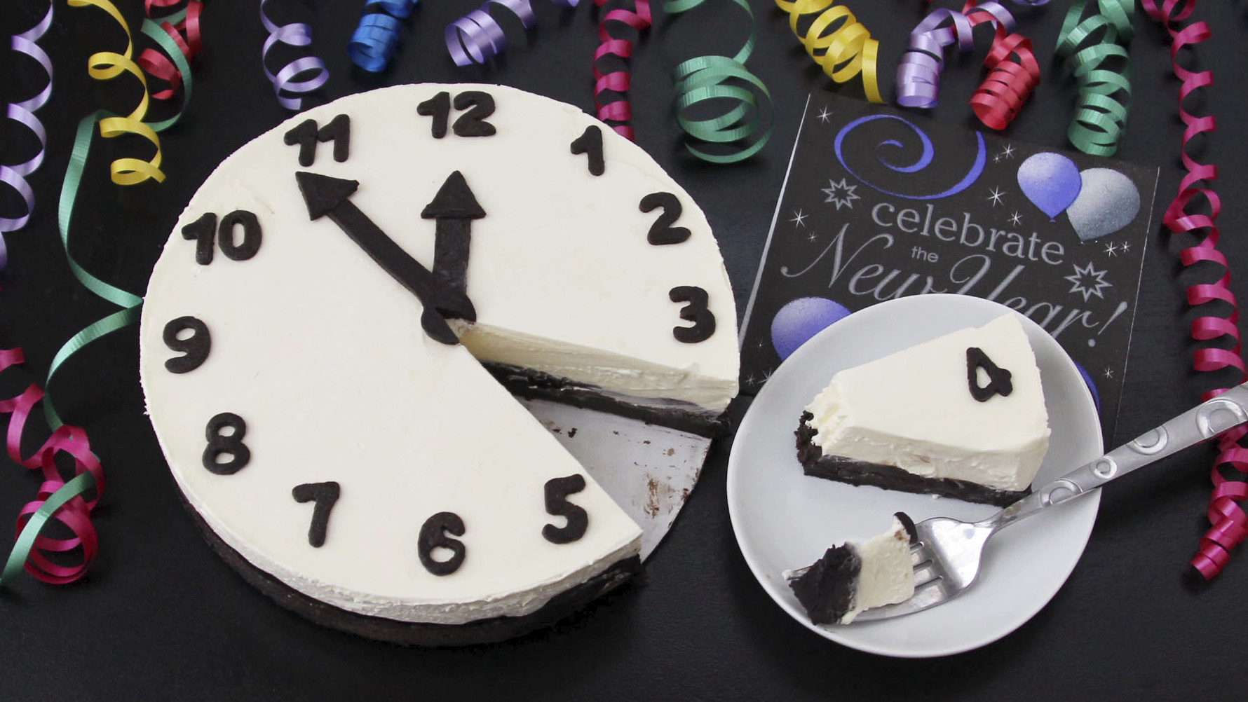 Vanilla Clock New Year Cake