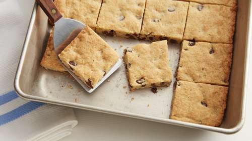 Soft-Baked Chocolate Chip-Cream Cheese Cookie Bars