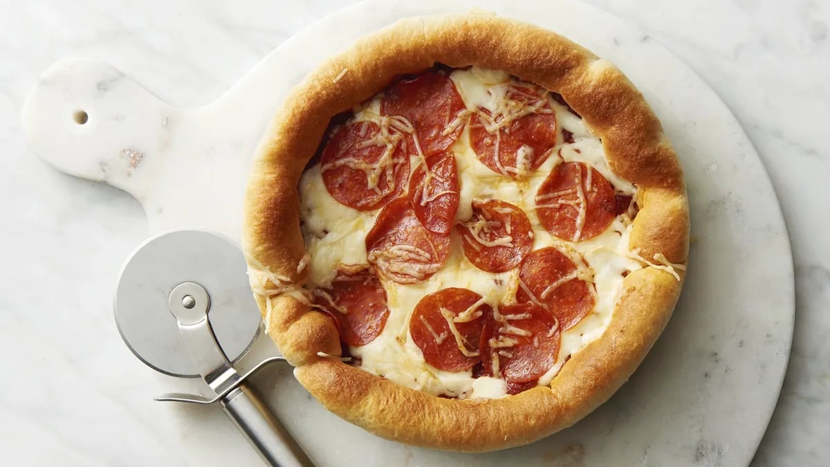 Air Fryer Deep-Dish Pepperoni Pizza