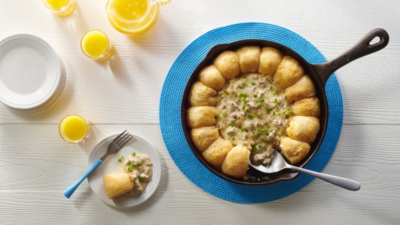 Biscuits and Gravy Skillet Dip