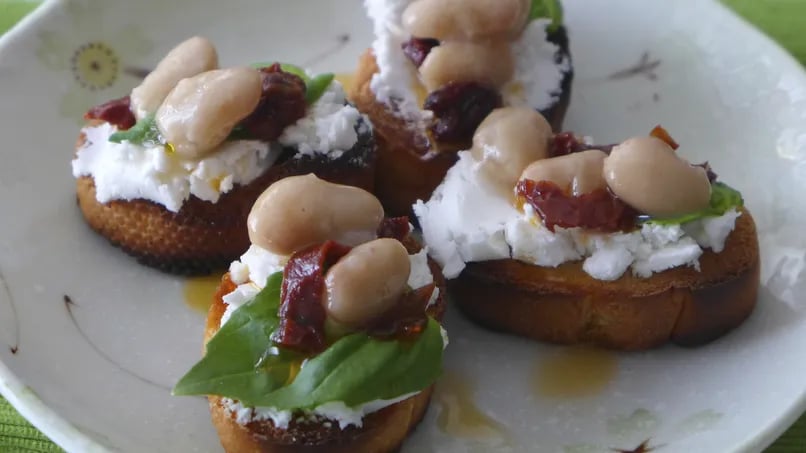 White Bean Bruschetta with Sun-Dried Tomatoes, Goat Cheese and Basil