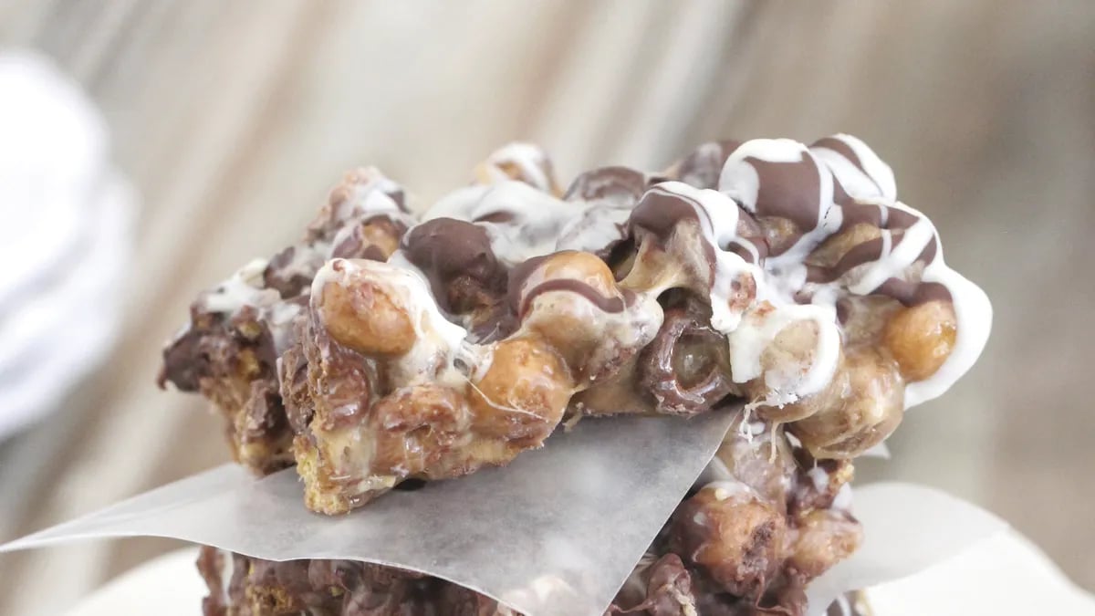 Gooey Chocolate Peanut Butter Crunch Bars