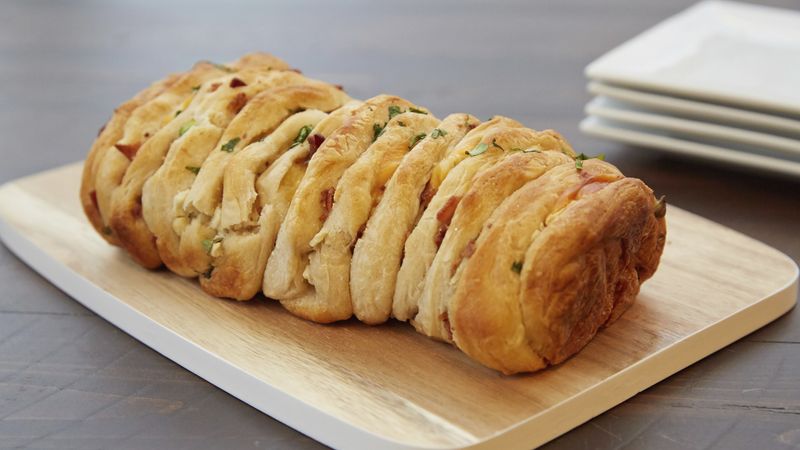 Bacon and Cheese Jalapeño Pull-Apart Bread