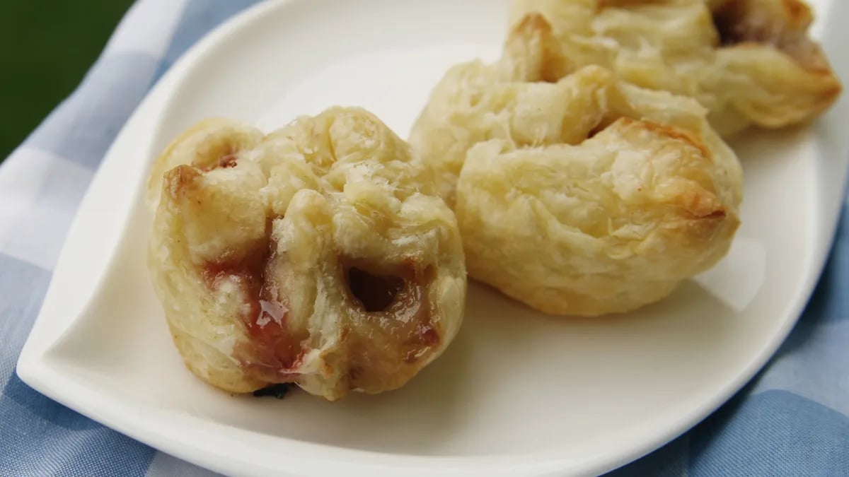 Raspberry-Brie Bundles