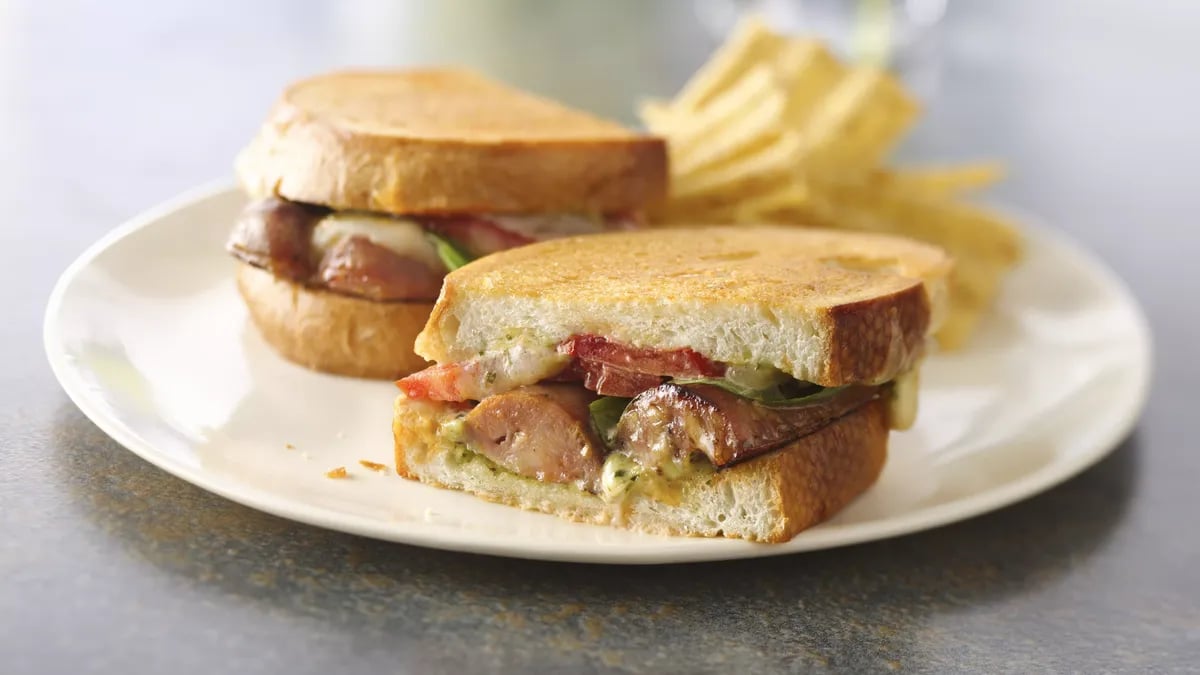 Toasted Pesto-Chicken Sausage Sandwiches