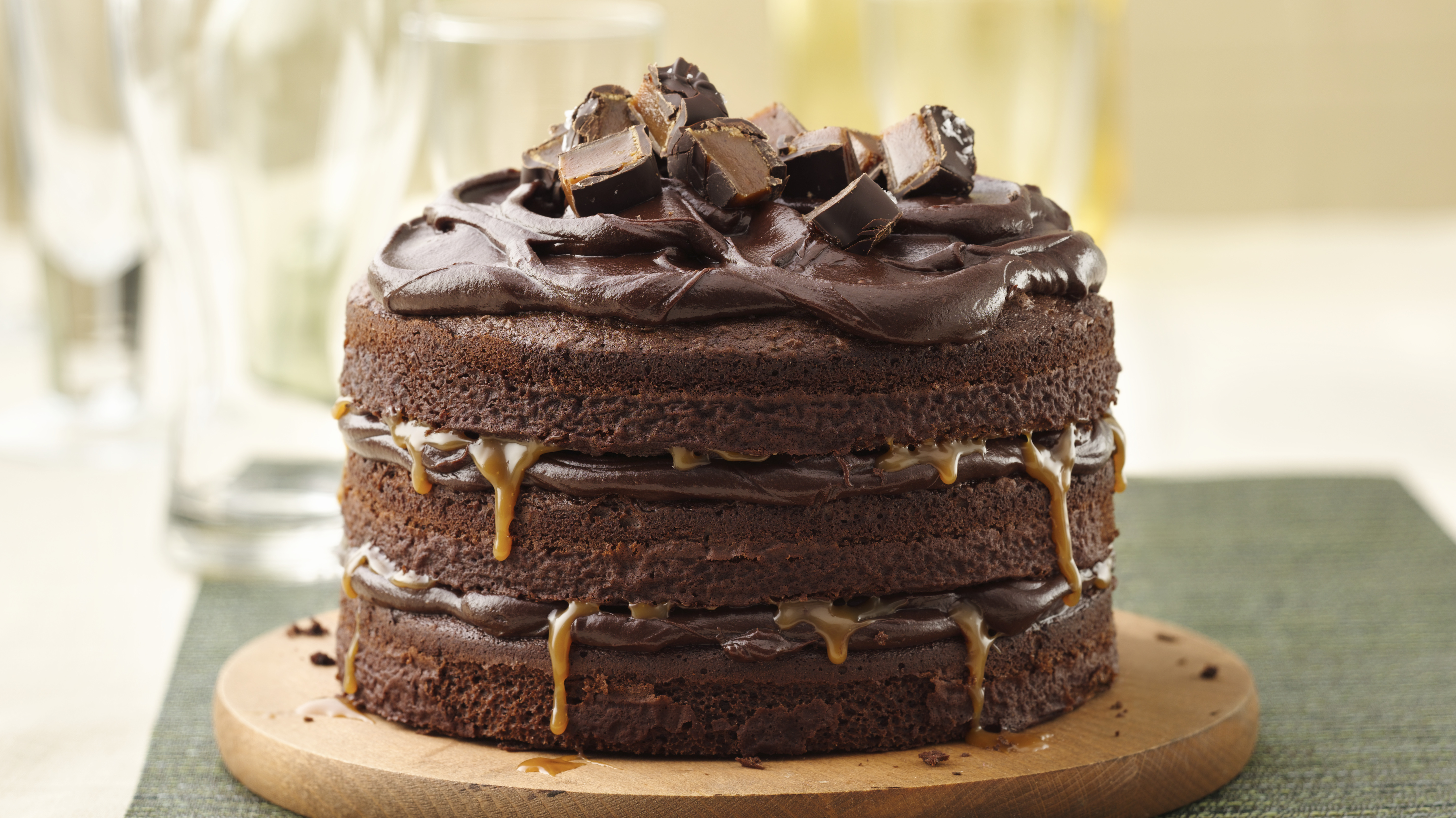 Dark Chocolate Crunch Cake – Creme Castle