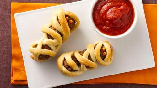 PILLSBURY CRESCENT ROLLS STUFFED WITH MINI MILKYWAYS - Hugs and Cookies XOXO