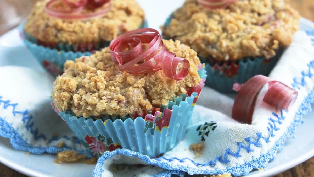 Spiced Raspberry Rhubarb Muffins