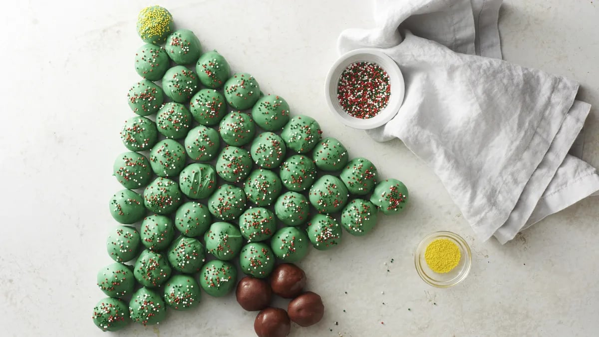 Cake Ball Christmas Tree