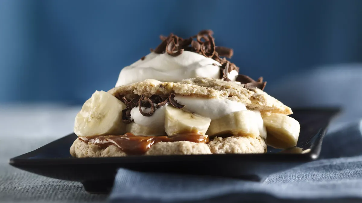 Pecan-Cinnamon Shortcakes with Bananas and Dulce de Leche 