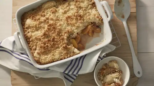 Peaches and Cream Cheesecake Crumble