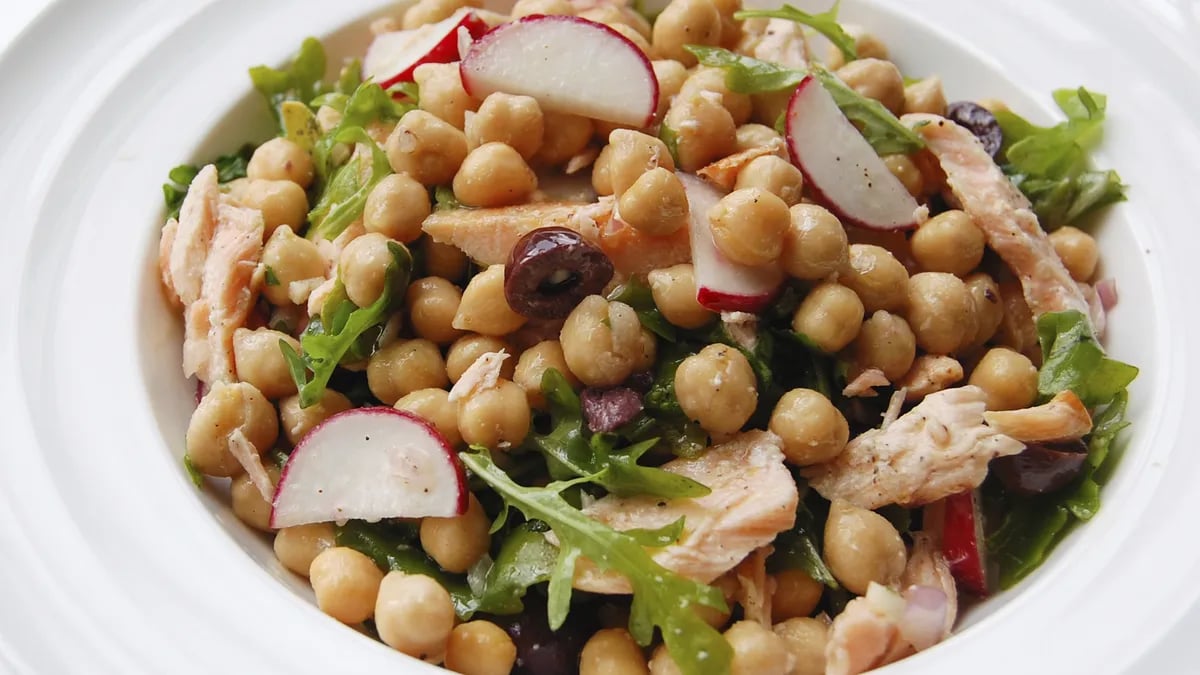 Chickpea, Salmon and Arugula Salad