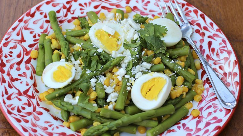 Ensalada de Espárragos y Maíz con Queso Fresco