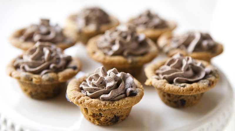 Chocolate Chip Cookie Cups with Chocolate Cream