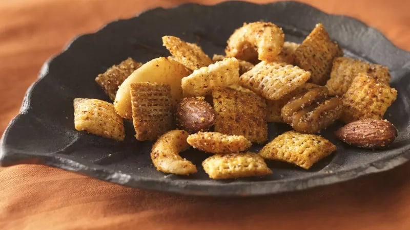 Spiced Nuts 'n Chex® Mix (1/2 Recipe)