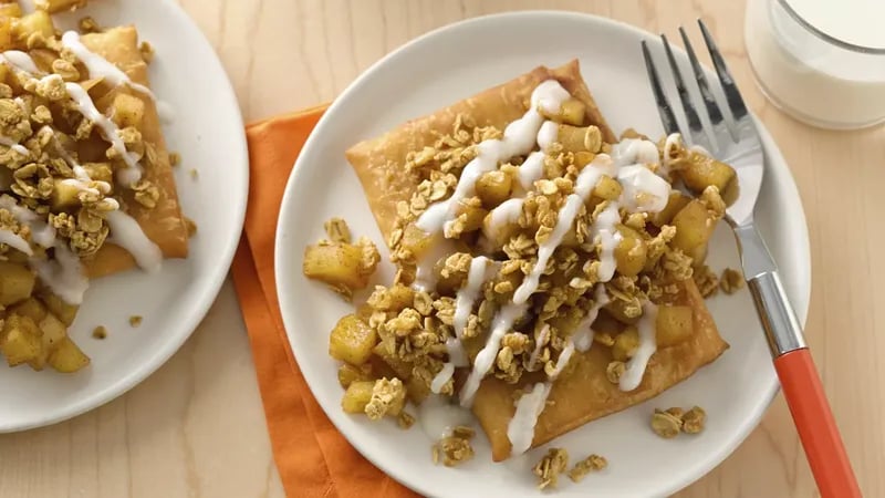 Crumbly Cinnamon Apple Strudel 