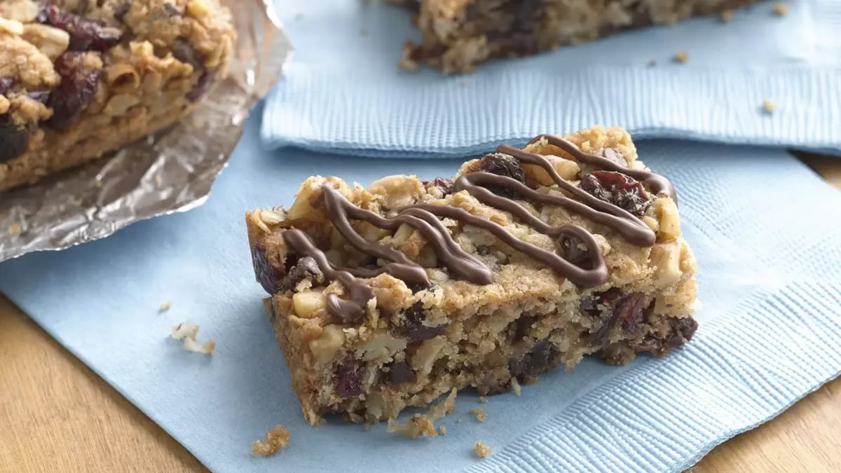 Chewy Oatmeal Raisin Breakfast Bars