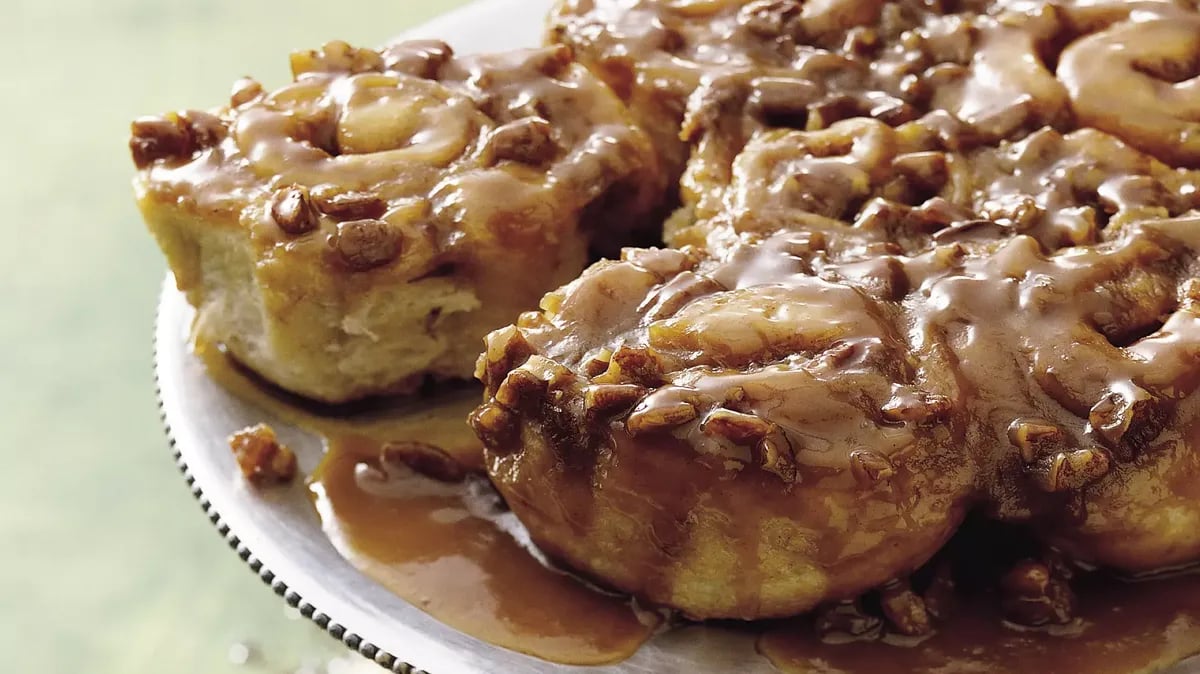 Easy Caramel Sticky Rolls