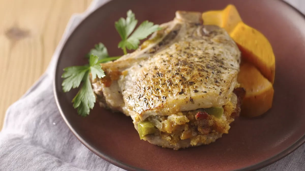 Corn Bread- and Bacon-Stuffed Pork Chops