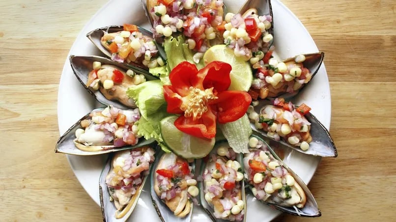 Choros a la Chalaca: Peruvian-Style Mussels