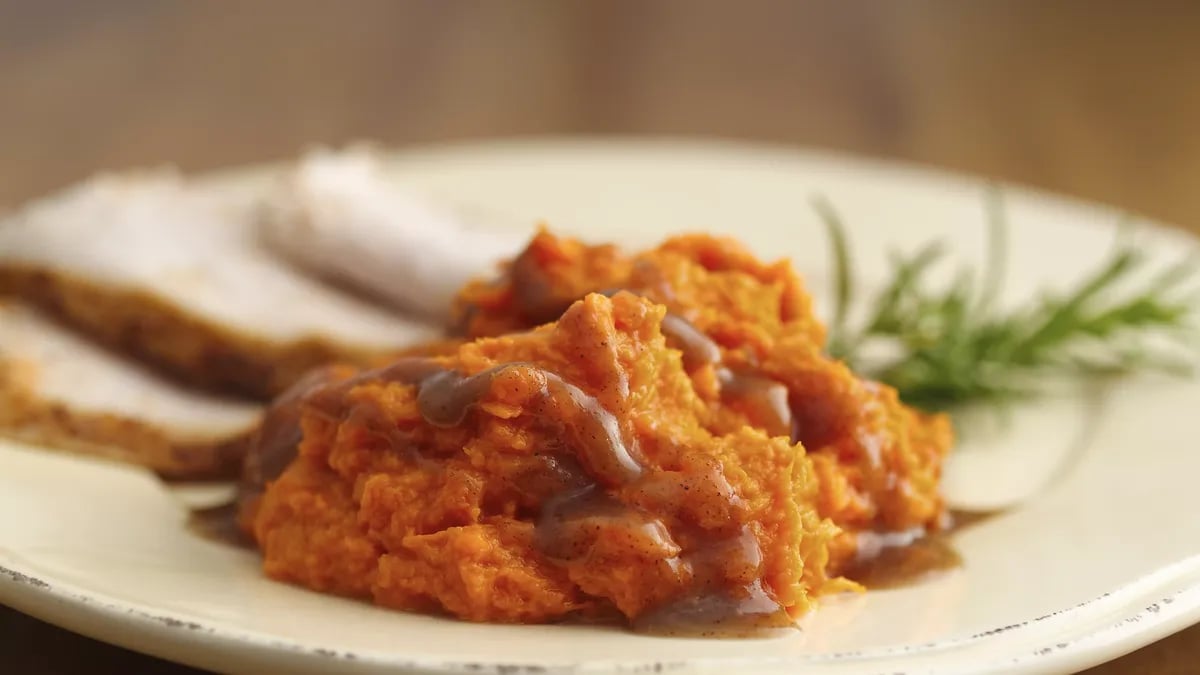 Mashed Sweet Potatoes with Cinnamon-Brown Sugar Sauce