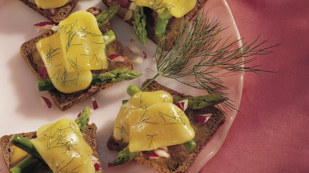 Roasted Asparagus and Gouda Canapés