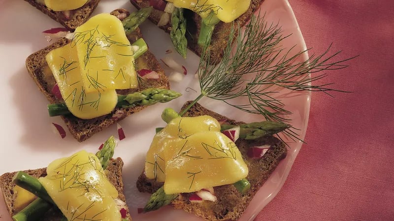 Roasted Asparagus and Gouda Canapés