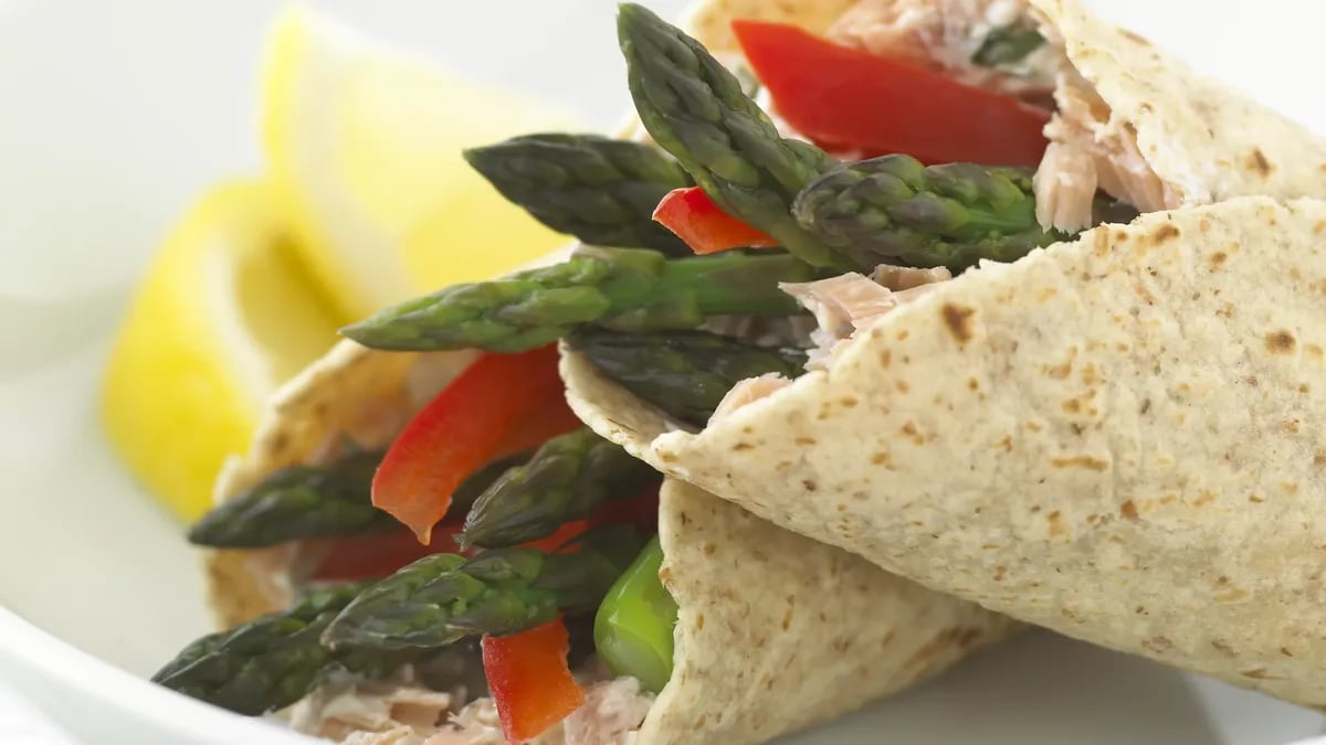 Skinny Lemony Asparagus and Smoked Salmon Wraps