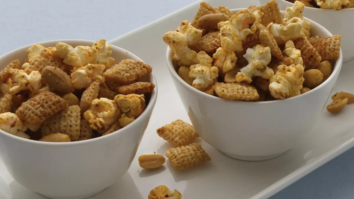 Gluten-Free Chili and Garlic Chex® Mix