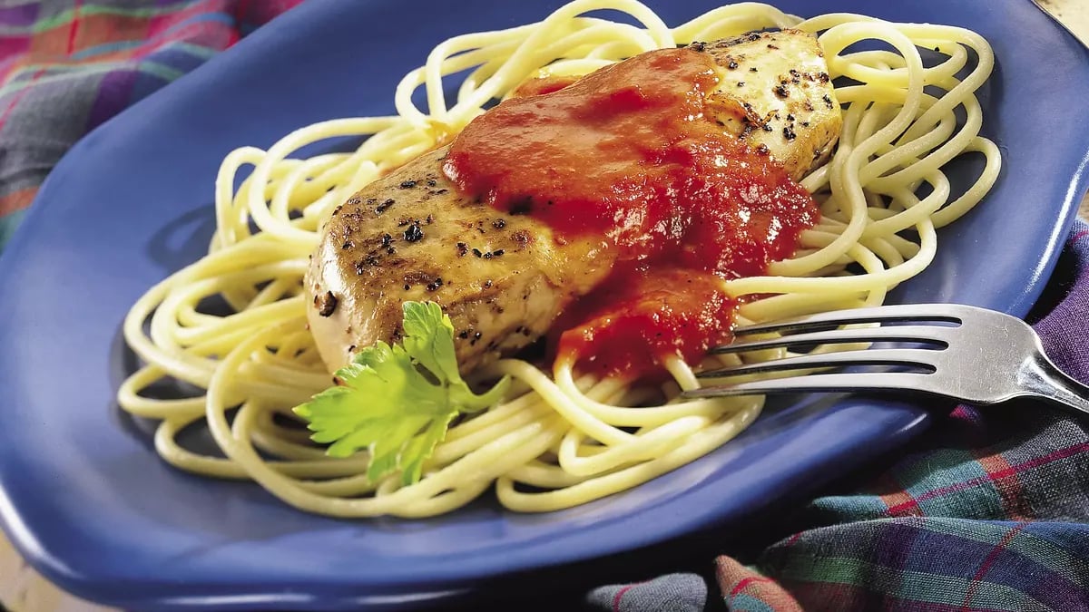 Garlic Chicken Pasta with Roasted Red Pepper Cream Sauce