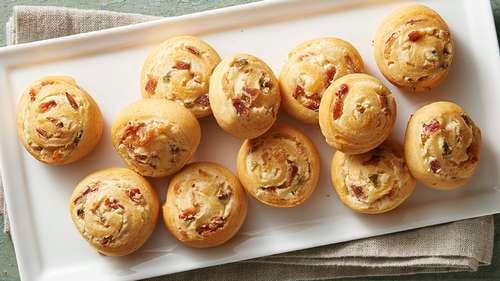 Pillsbury - These cute cups are made easy with Pillsbury Crescent Dough  Sheets! They are a great appetizer with savory cream cheese and bacon.  Recipe:  Pin it