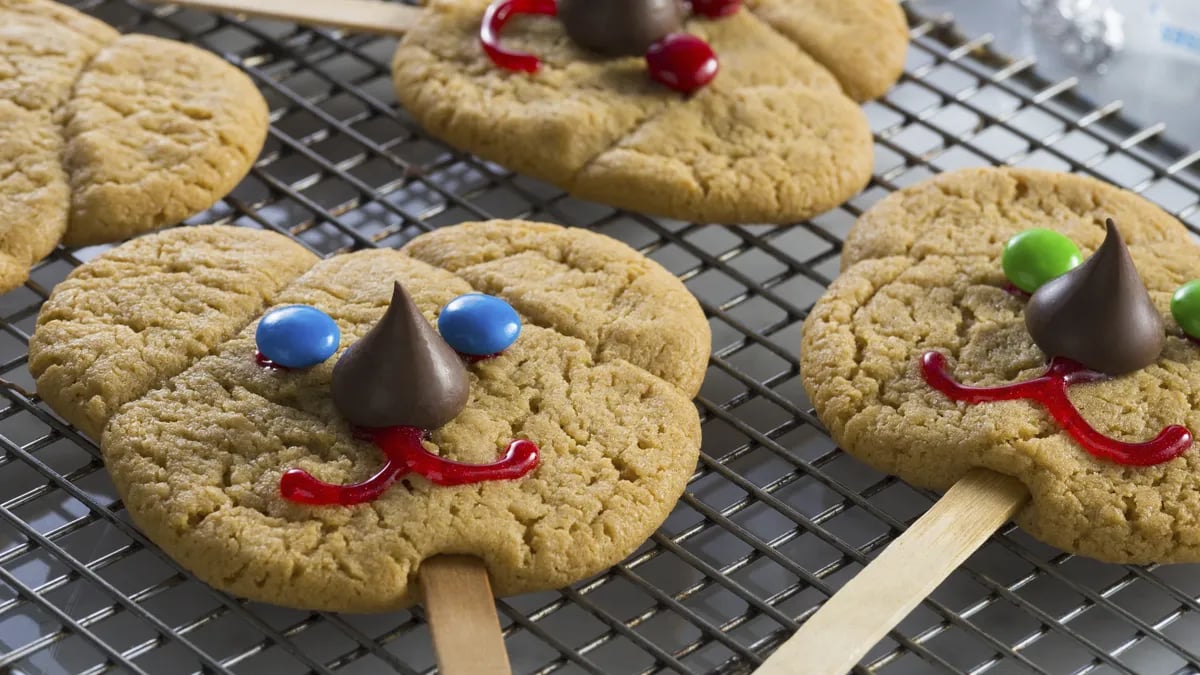 Teddy Bear Cookie Pops