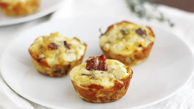 Apple-Bacon Cheddar Mini Breakfast Pies