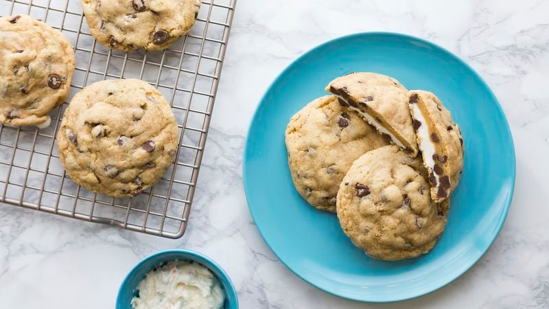 Frosting-Filled Chocolate Chip Cookies