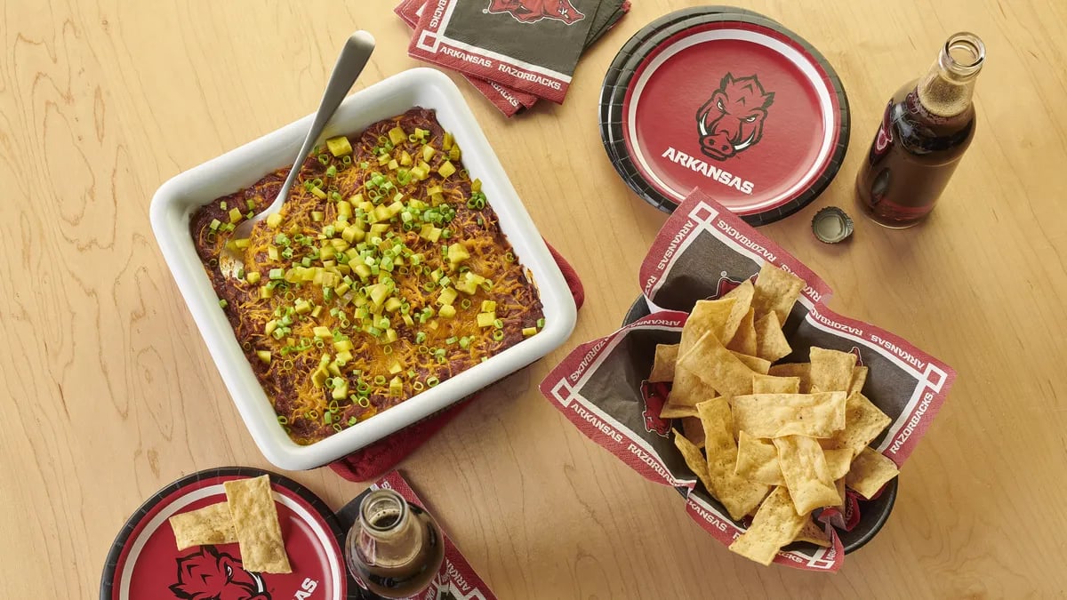 University of Arkansas Razorbacks™ Baked Cheesy Pulled Pork Dip