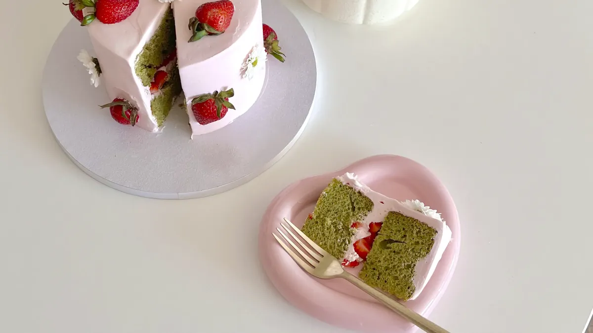 Strawberry Matcha Cake