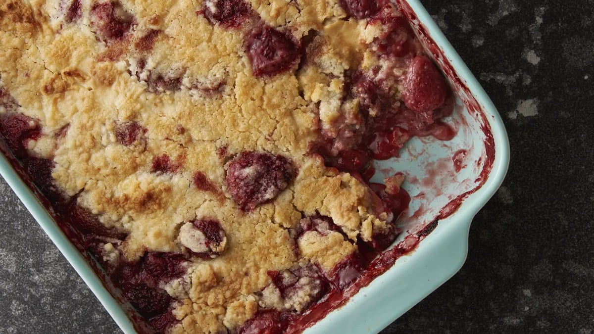 Strawberry Cream Dump Cake