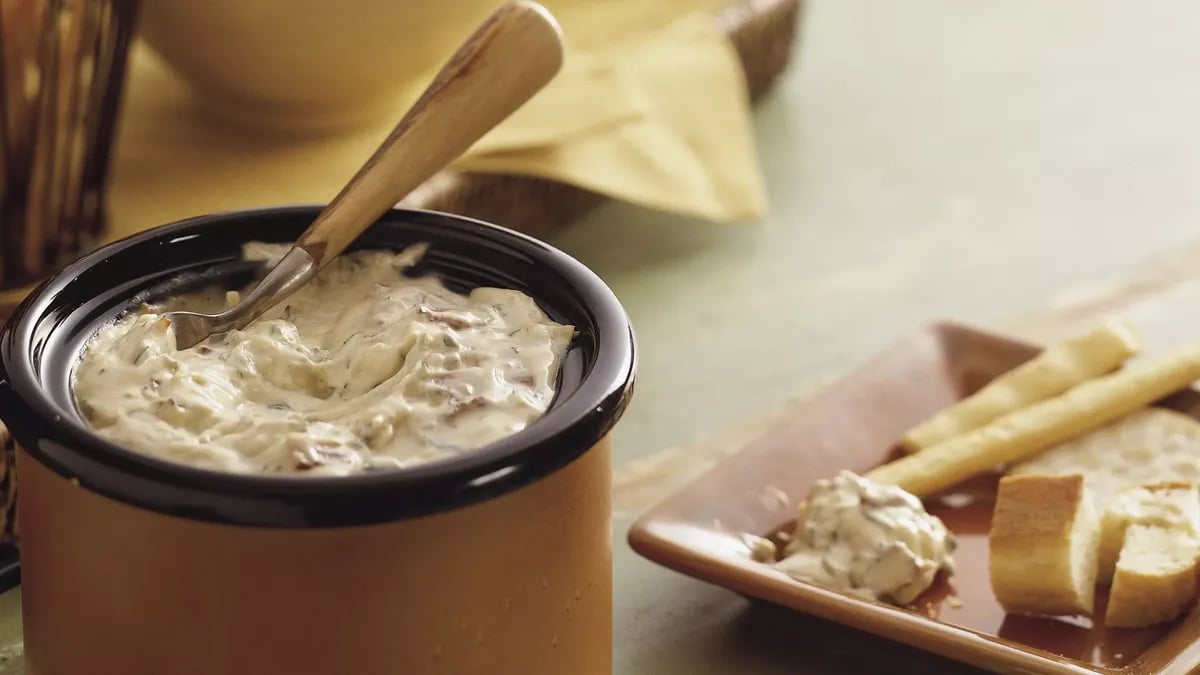 Slow-Cooker Smoky Bacon and Horseradish Dip