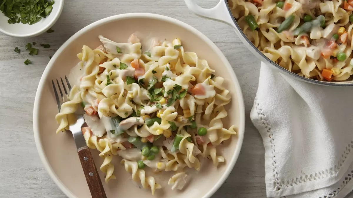 One-Pot Creamy Chicken Pot Pie Pasta