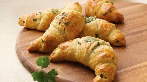 Fontina And Herb Crescent Rolls Recipe