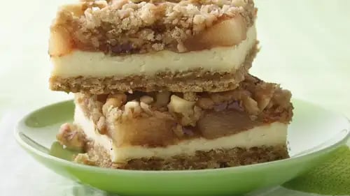 Apple Streusel Cheesecake Bars