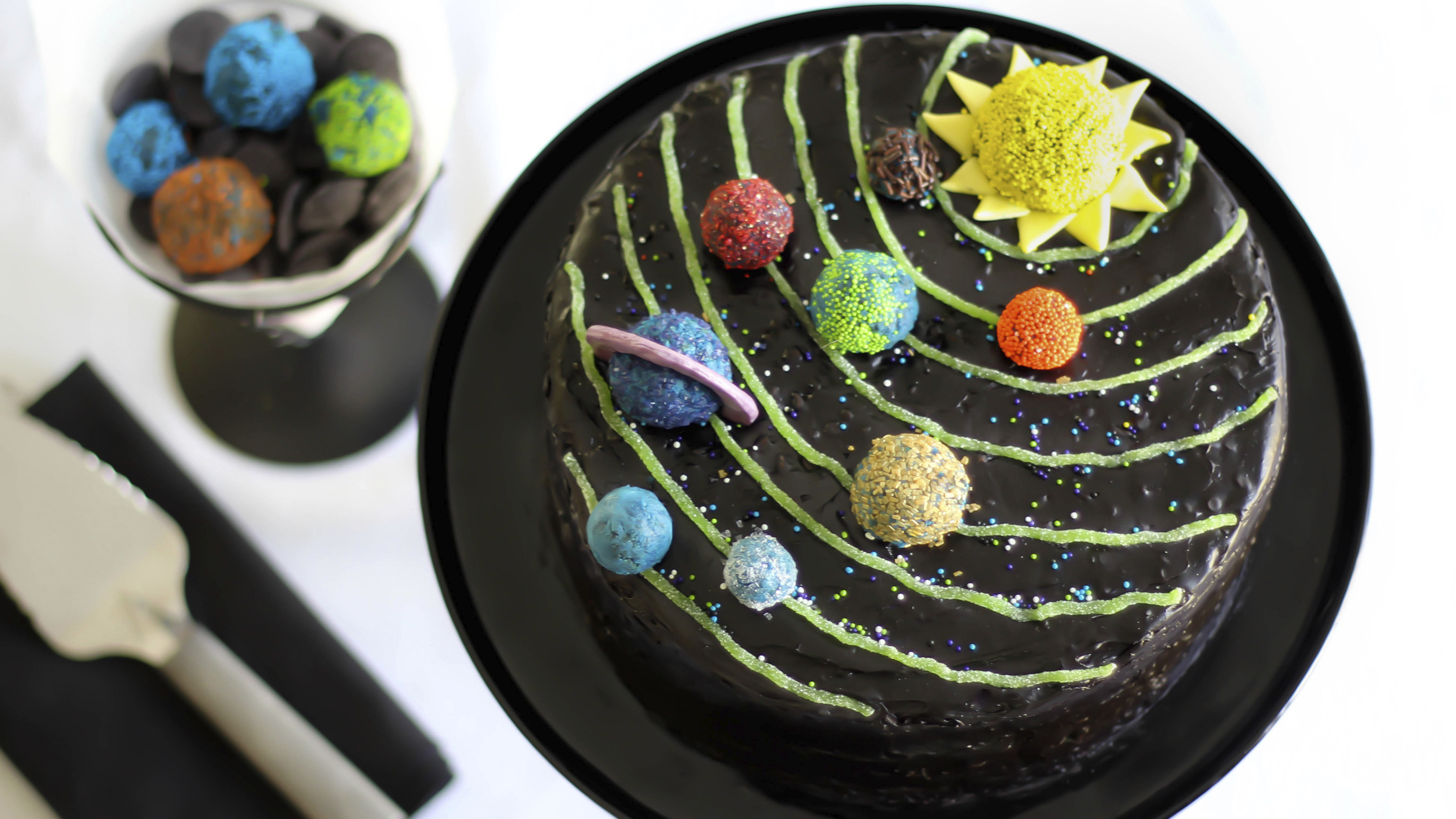 Planet Theme Cake - Cravoury