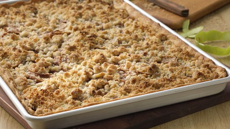 Apple Slab Pie with Crumble Topping