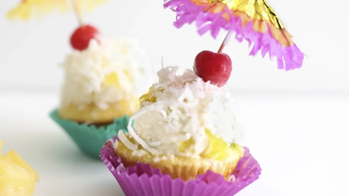 Piña Colada Ice Cream Cupcakes