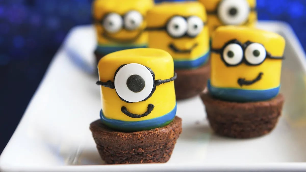 Minion Marshmallow Pops