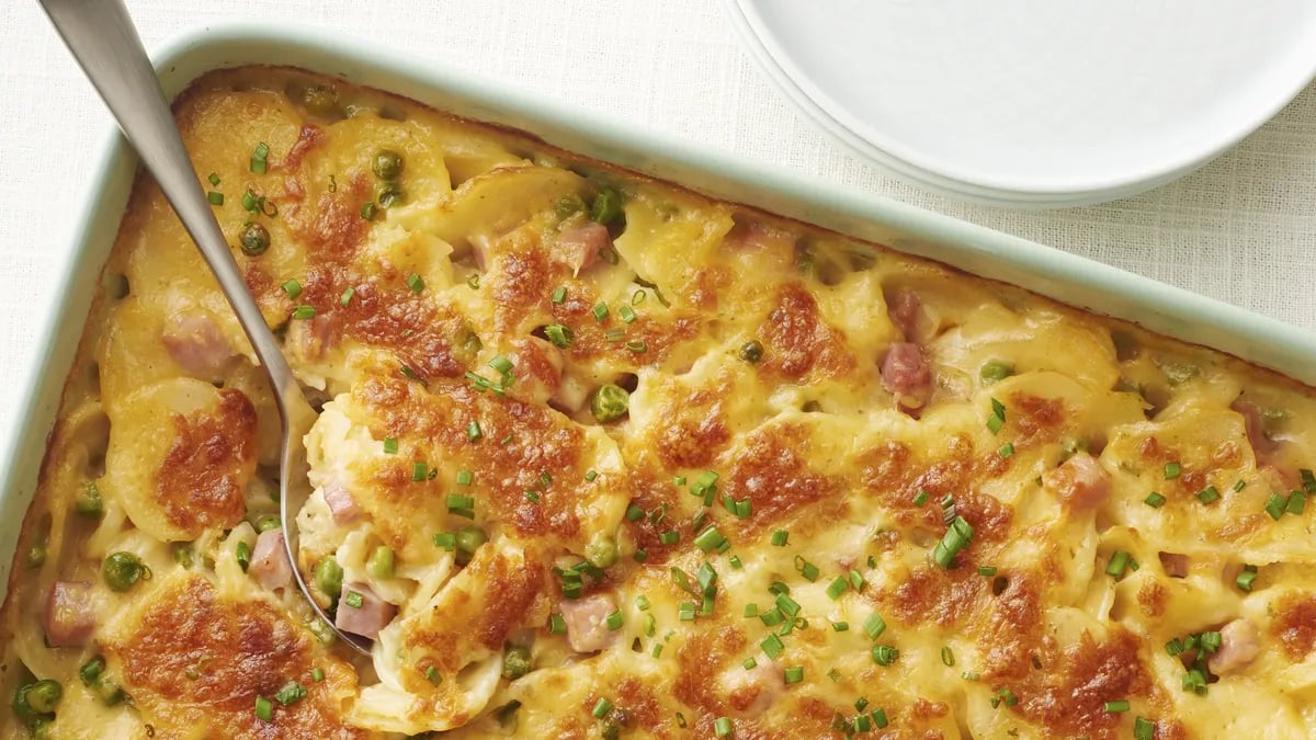 Creamy Scalloped Potatoes with Ham and Peas